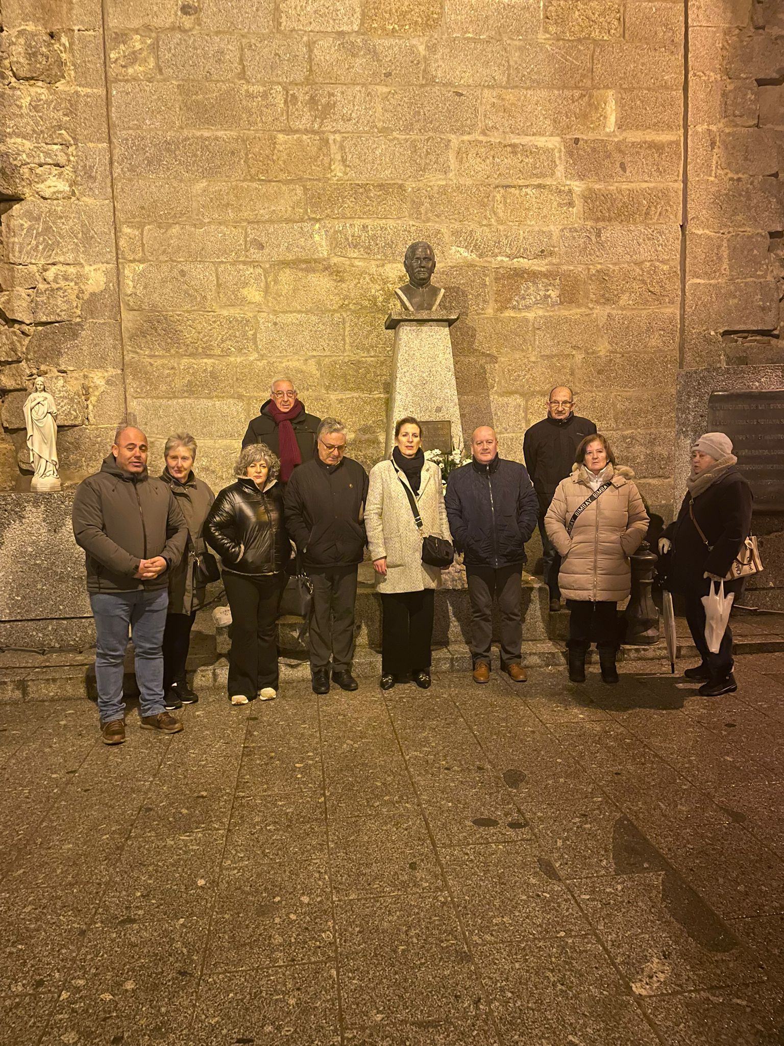 La Hermandad homenajea a su fundador con una ofrenda floral