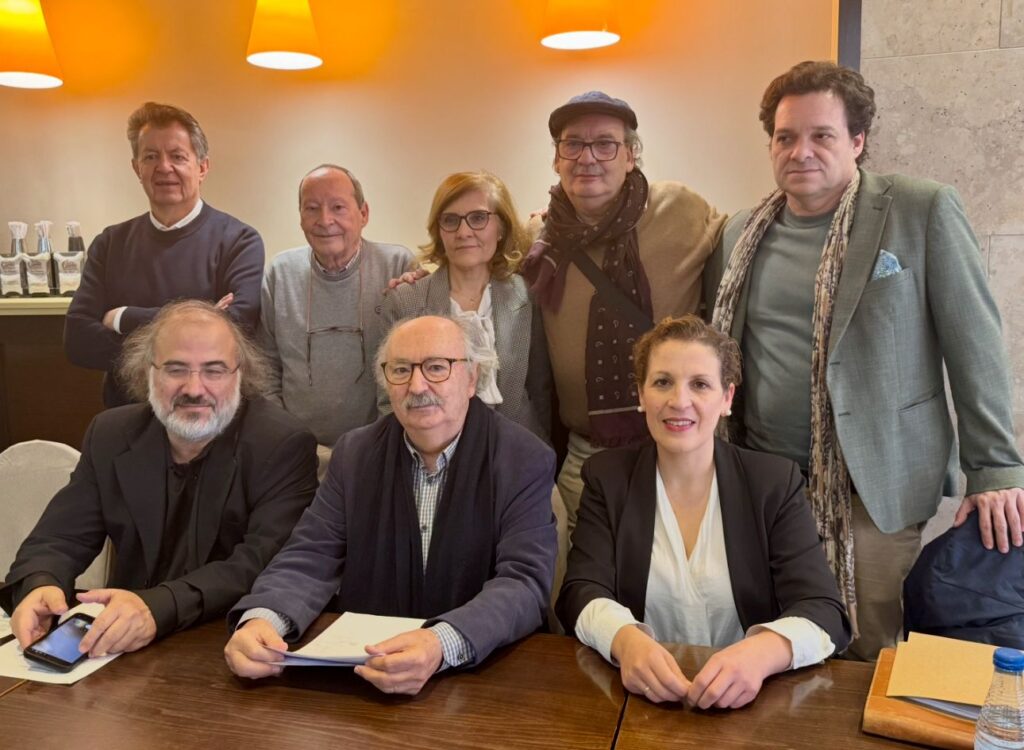 Pedro Carbonell se alza con el Premio Nacional de Poesía convocado por la Hermandad de Cofradías