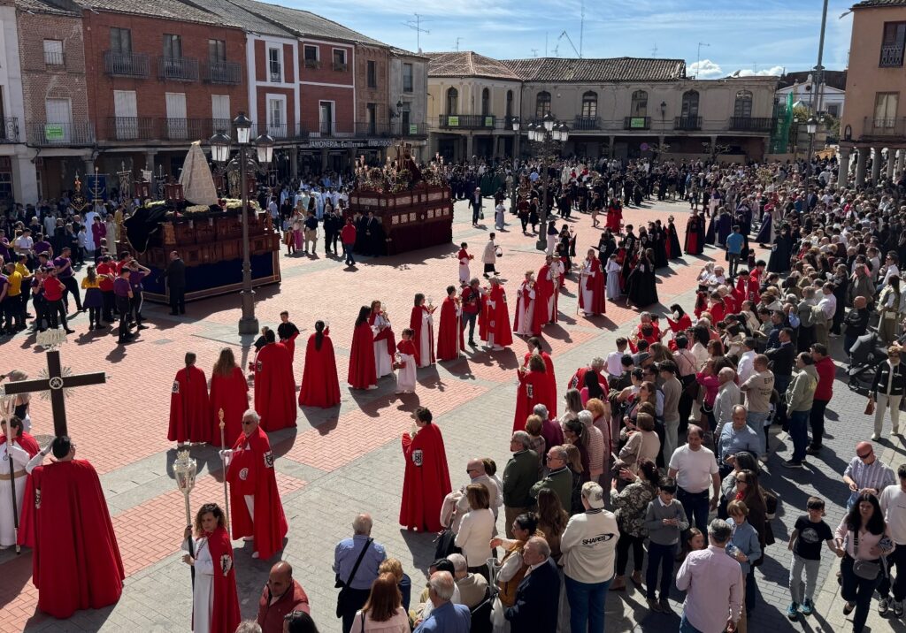 La escena que paralizó Peñaranda: un pequeño San Miguel cambia el luto por el júbilo de Pascua