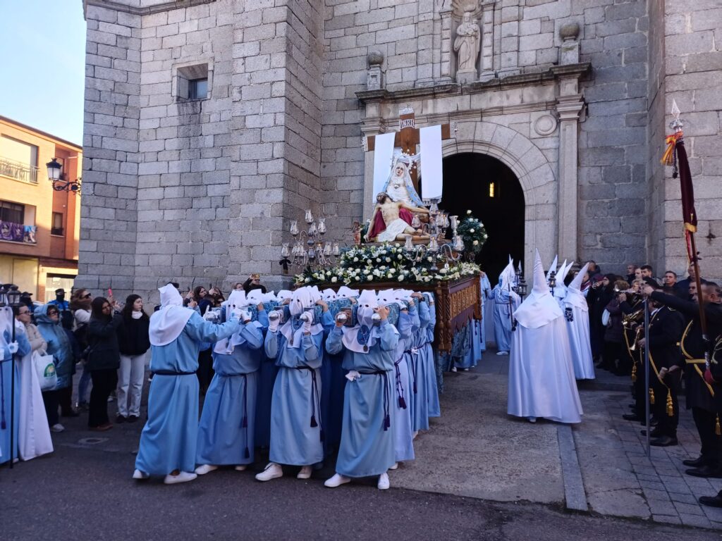 Lágrimas al alba: el Vía Crucis de la Vera Cruz emociona en la mañana del Viernes Santo